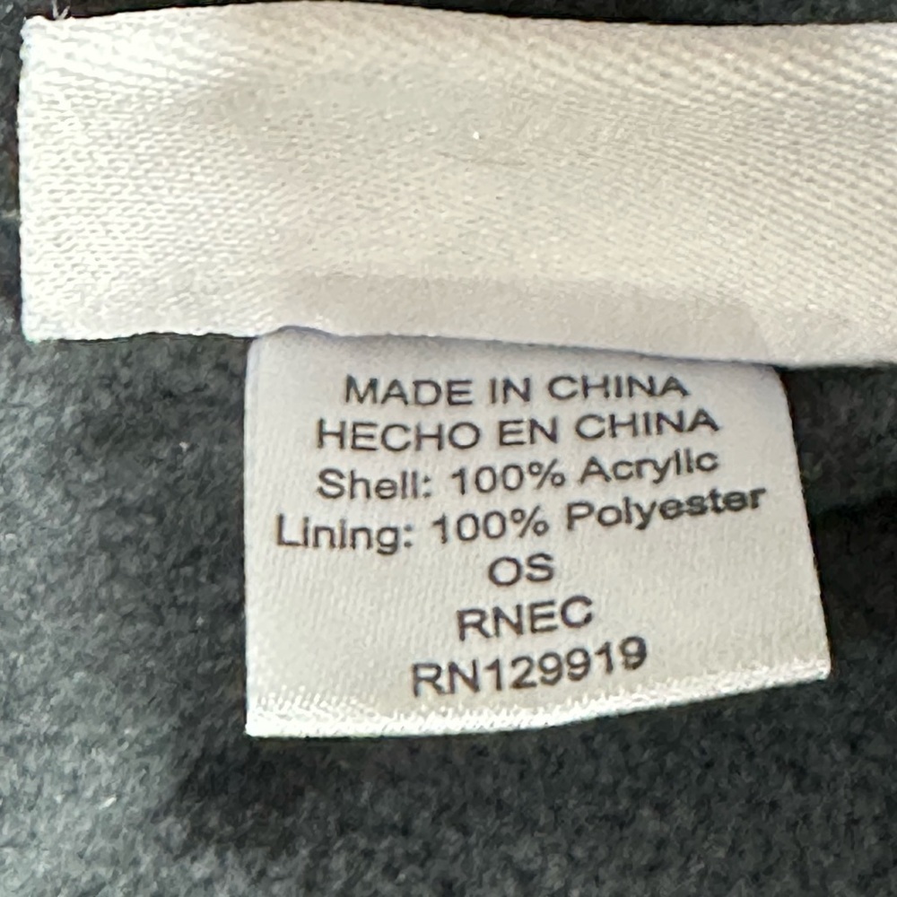 Levi’s Knit Hat Adult Unisex Feel inside Fleece Lined for Warmth Pom Logo Winter - Picture 6 of 7